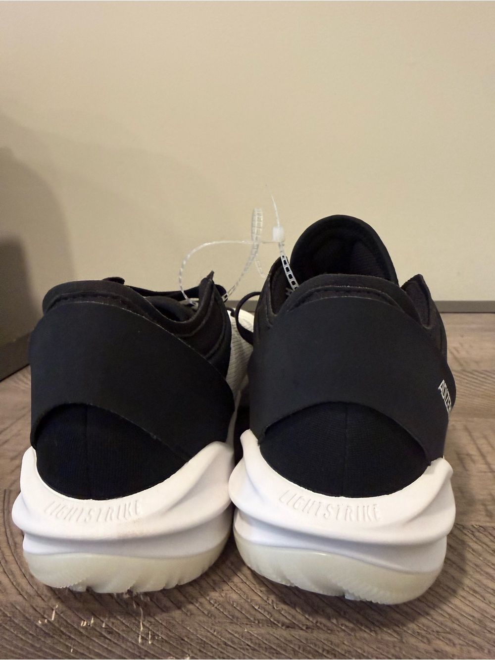 Adizero Select 2.0 Low Trainers View 4